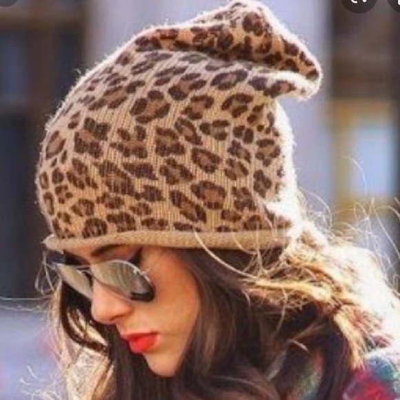 Zara Accessories - Zara fuzzy leopard print slouchy beanie